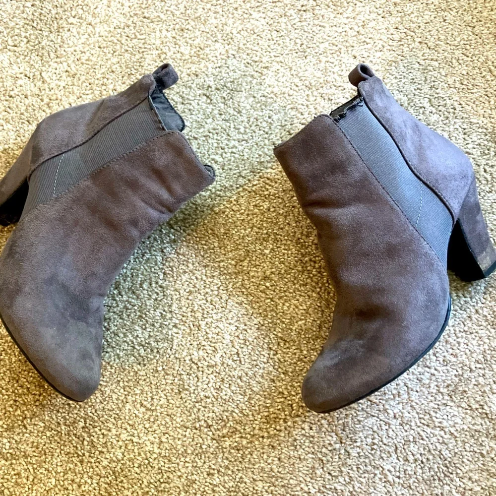 BCBGeneration 6M Suede Zip Up Pointed Toe Heeled Ankle‎ Booties